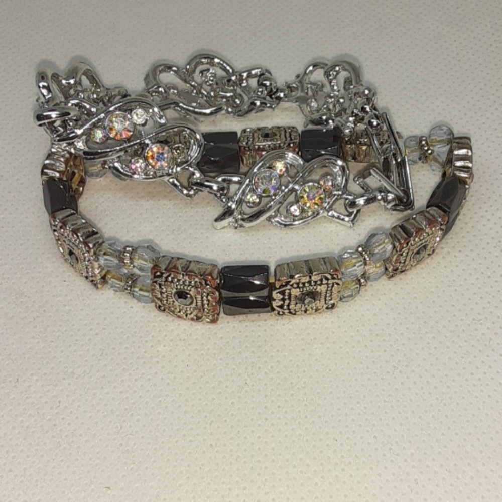 2 braclets